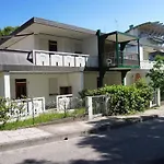 Apartman Bright With Garden Bibione