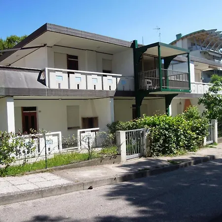 Bright Apartment With Garden Apartament *