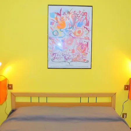Bright With Garden דירה