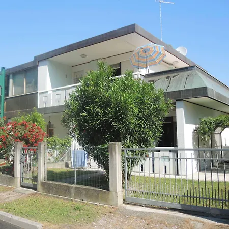 Bright With Garden Apartament