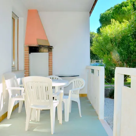Bright With Garden شقة *